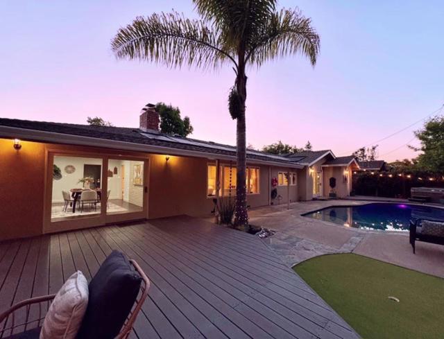 1869 Walnut Drive, Mountain View CA: https://media.crmls.org/mediaz/fff99401-fdda-45c2-9876-06d70bd6d826.jpg