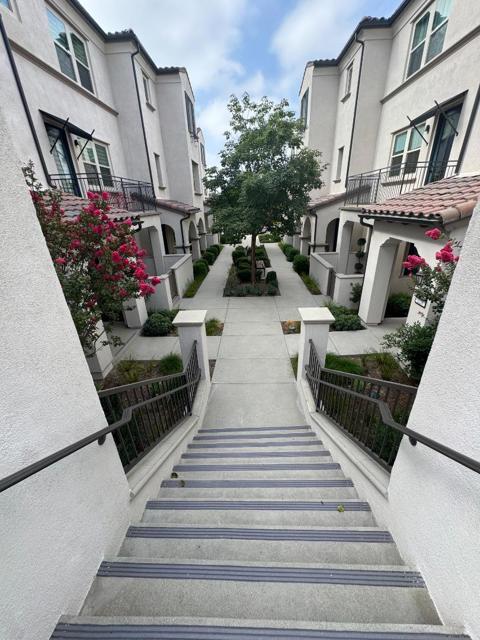 220 Babson Court, Claremont CA: https://media.crmls.org/mediaz/fff9aaba-c0b5-4313-b572-84306b489cae.jpg