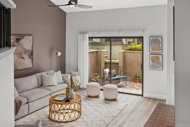 3330 Caminito Eastbluff, La Jolla CA: https://media.crmls.org/mediaz/fffa8301-486f-431a-ac27-a850ef006347.jpg