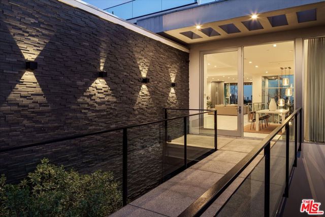 3042 Landa Street, Los Angeles CA: https://media.crmls.org/mediaz/fffb3353-e4f7-4550-987b-b8425108395a.jpg