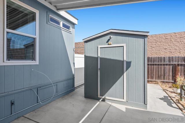 809 Discovery St, San Marcos CA: https://media.crmls.org/mediaz/fffb8d2a-ff50-48cd-9677-0302cdc6c61c.jpg