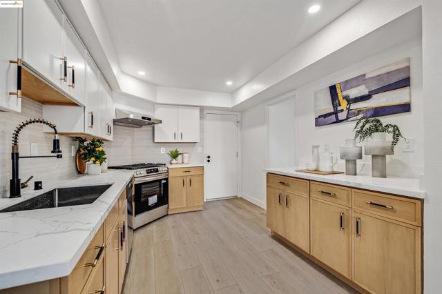 2863 El Capitan Dr, Pleasanton CA: https://media.crmls.org/mediaz/fffbb32a-6416-447a-8a94-57cf1e10f27e.jpg