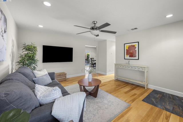 5706 Willkie Pl, Fremont CA: https://media.crmls.org/mediaz/fffc14cc-7afc-4884-8eec-5217c9e0cfec.jpg