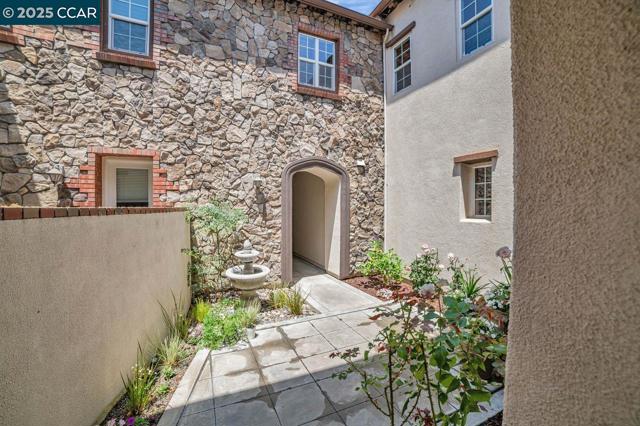 7840 Stoneleaf Drive, San Ramon CA: https://media.crmls.org/mediaz/fffc2cd9-be5a-4c23-a07c-c1f7963a82da.jpg