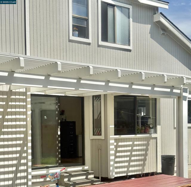 425 Sandy Hill Ct, Antioch CA: https://media.crmls.org/mediaz/fffcc769-3bde-4617-846e-d86cc2c5261d.jpg