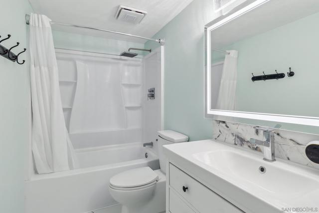 7700 Parkway Dr, La Mesa CA: https://media.crmls.org/mediaz/fffce3f7-e278-49db-baad-1791980fa462.jpg