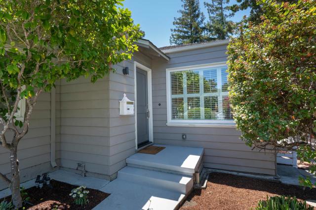 9 INNER Circle, Redwood City CA: https://media.crmls.org/mediaz/fffdbba8-f6f4-476d-a88f-51762c6e7f7b.jpg