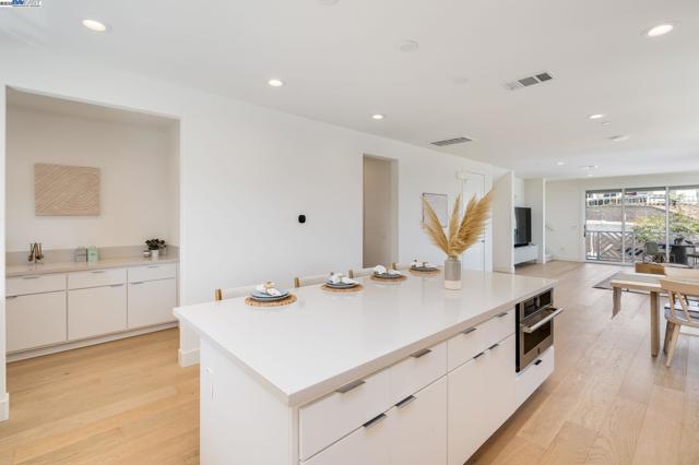 1002 Mary Beth Ter, San Ramon CA: https://media.crmls.org/mediaz/fffe49a9-7686-43b5-bfb6-e524c844f9e2.jpg