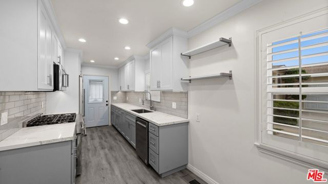 6311 La Tijera Boulevard, Los Angeles CA: https://media.crmls.org/mediaz/ffff598a-a90b-4a50-a17a-65fba3ab4f5c.jpg