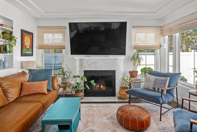 800 3rd St, Coronado CA: https://media.crmls.org/mediaz/ffff8de6-6e8b-4059-9b72-369818c4058e.jpg