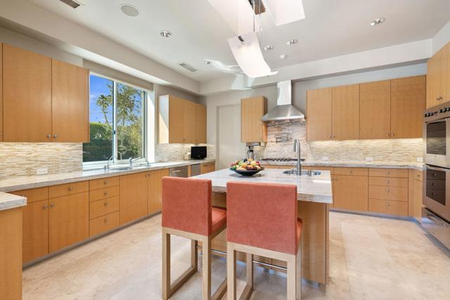 28 Sun Ridge Circle, Rancho Mirage CA: https://media.crmls.org/mediaz/ffff9154-5847-466a-a4c3-cae3a4b895ac.jpg