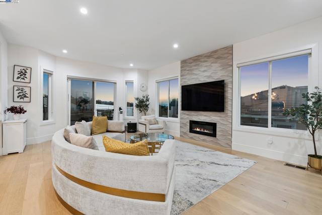 3606 Sarita St, Hayward CA: https://media.crmls.org/mediaz/ffffdd33-02a1-49cc-a440-142e10398153.jpg